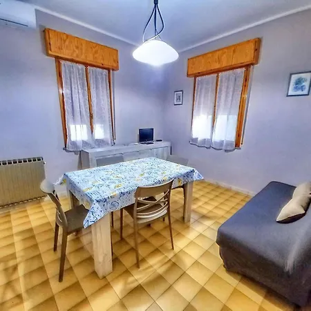 Cosy With Balcony Ραβένα